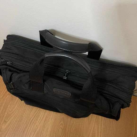 TUMI black nylon full zip messenger expander portfolio crossbody briefcase bag - Picture 2 of 7